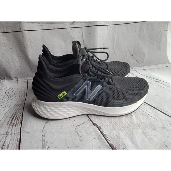 Size 8.5 Men’s New Balance Fresh Foam ROAV Running Shoes MROAVBK1 BLACK - Picture 3 of 11